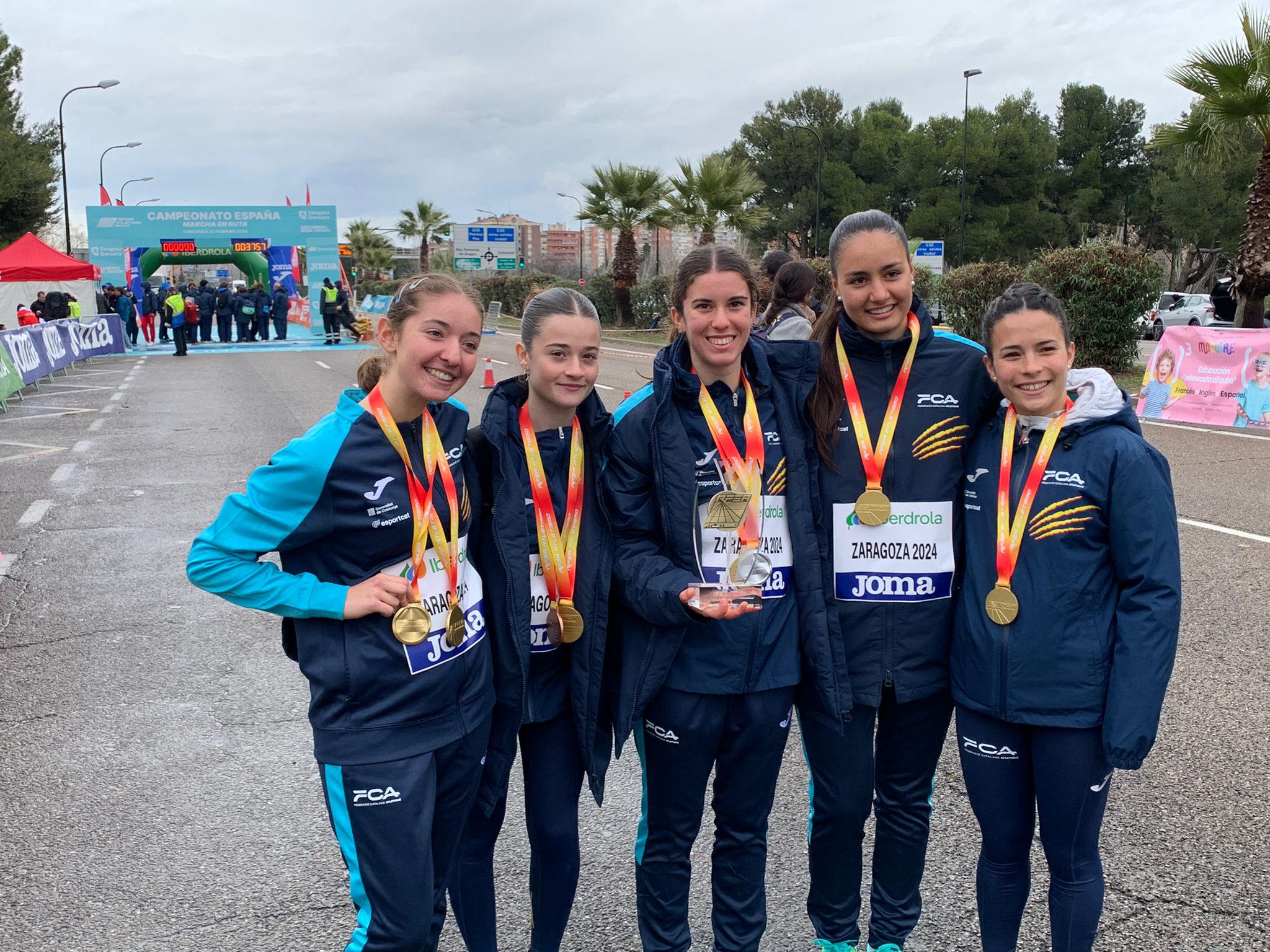 El grup sub 20 femení, amb l'or col·lectiu. Foto FCA