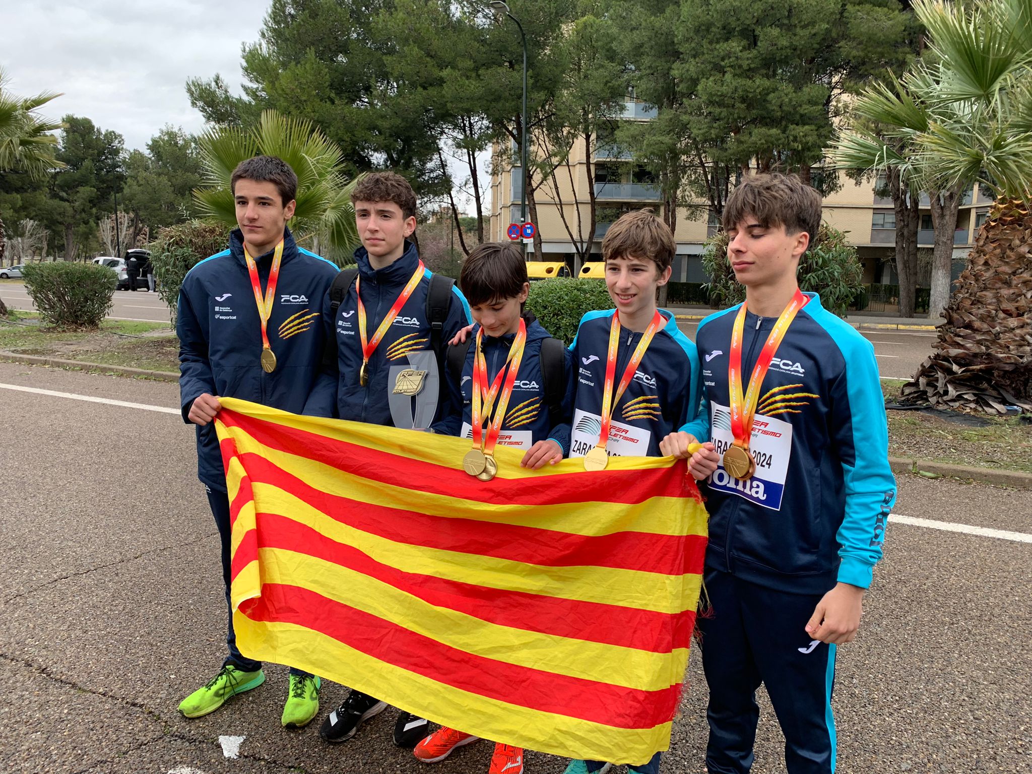 El grup sub 16 masculí amb l'or col·lectiu. Foto FCA