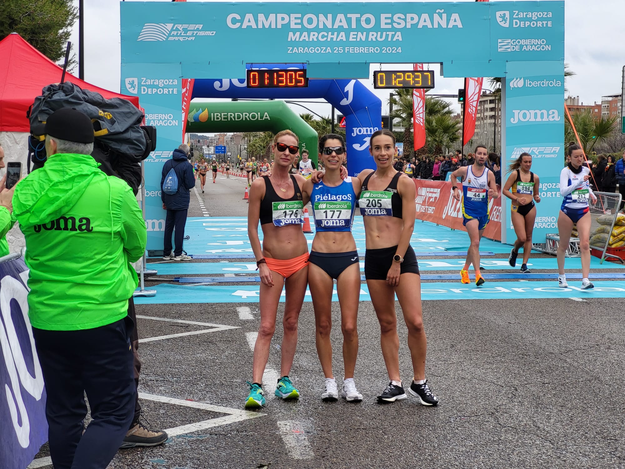 El podi absolut femení amb Cristina i Raquel. Foto RFEA