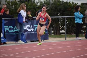 Marta López guanyadora dels 200 mll femenins. Foto Carles Baldellou